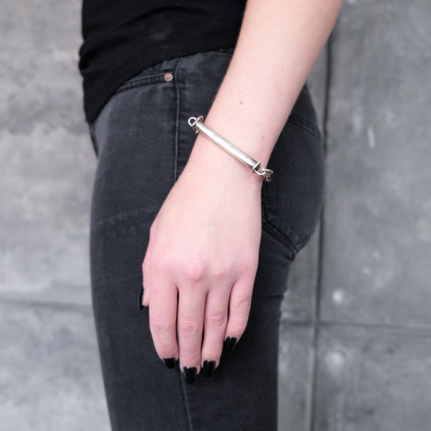 SHACKLE BRACELET