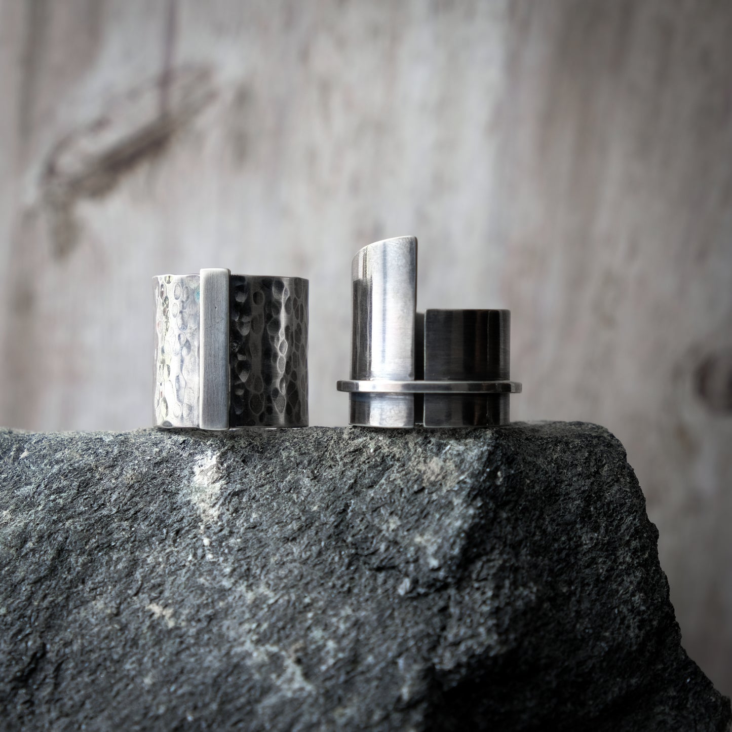 WIDE HAMMERED RING
