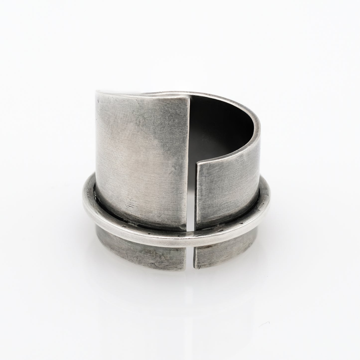 MONUMENT RING
