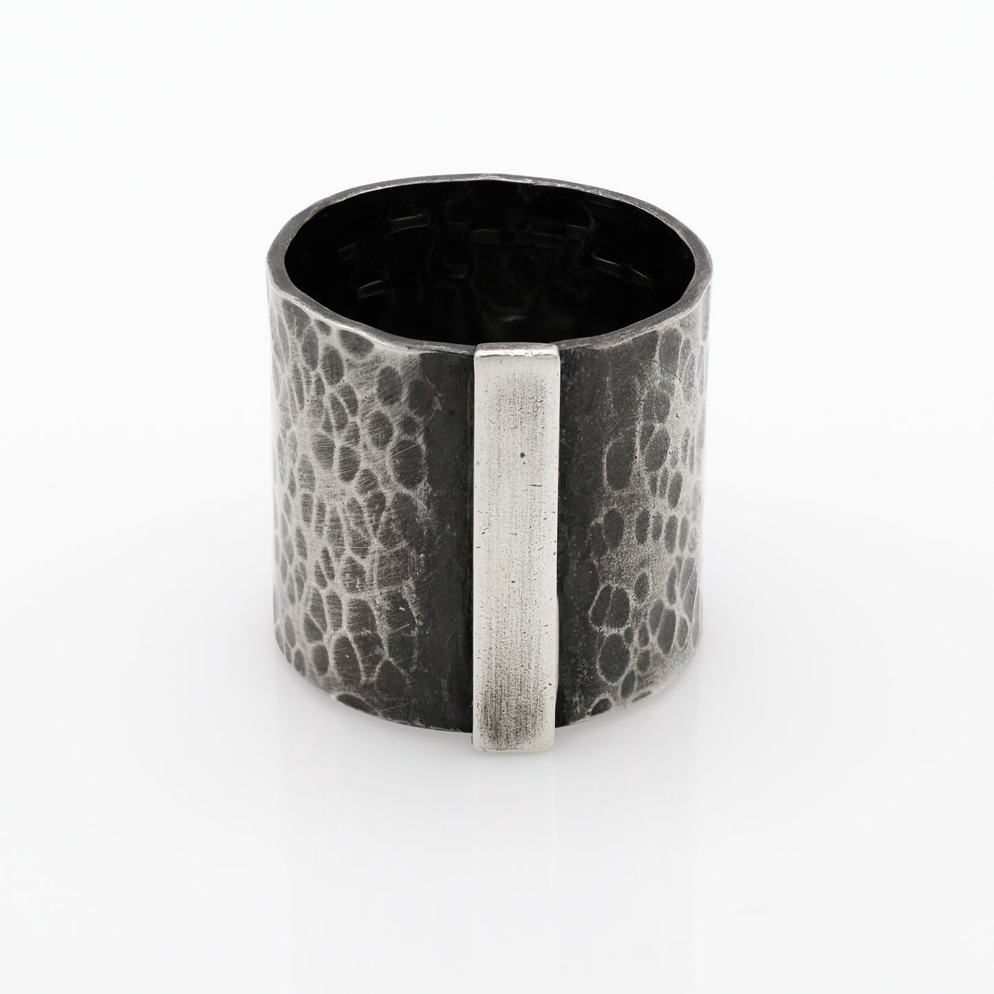 WIDE HAMMERED RING