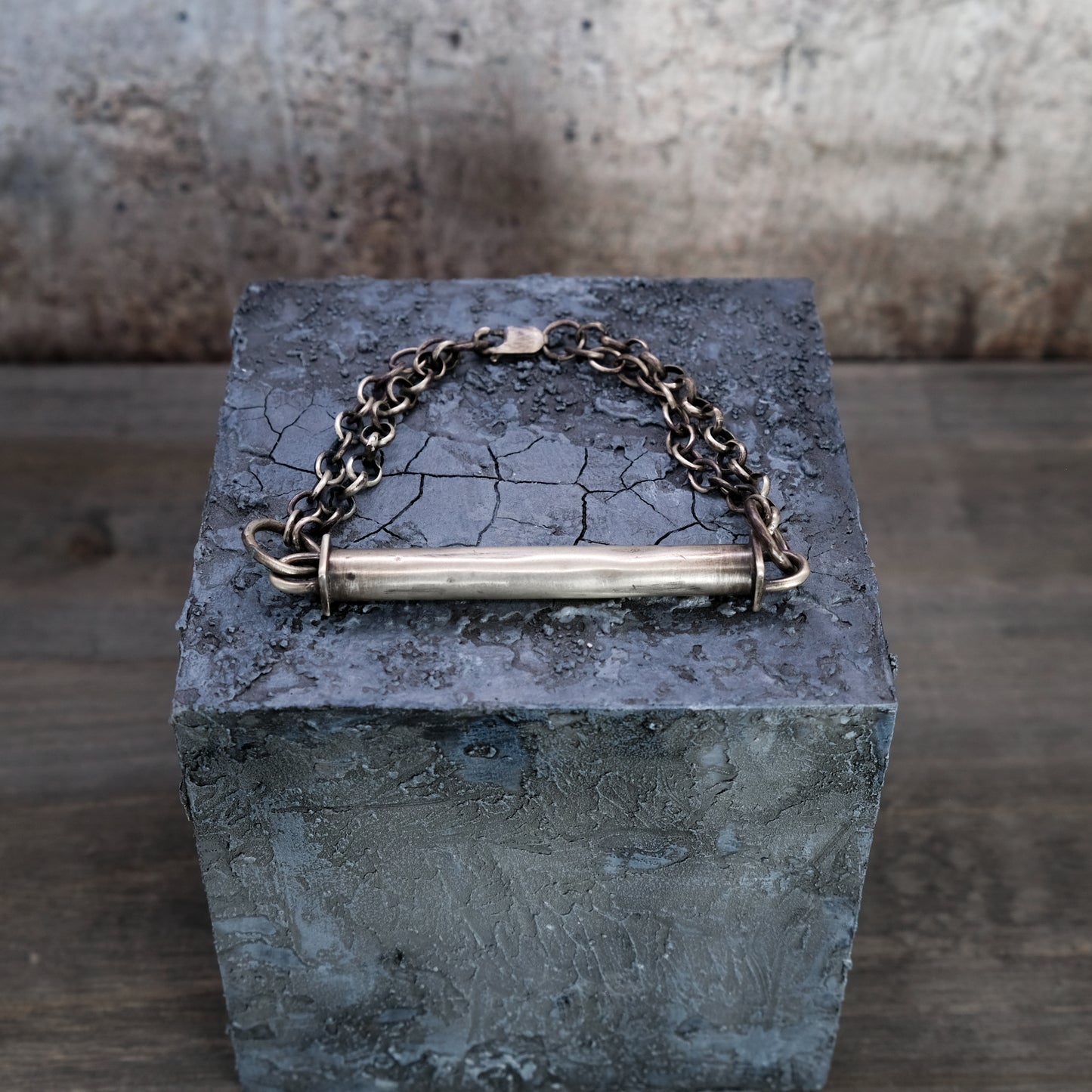 SHACKLE BRACELET