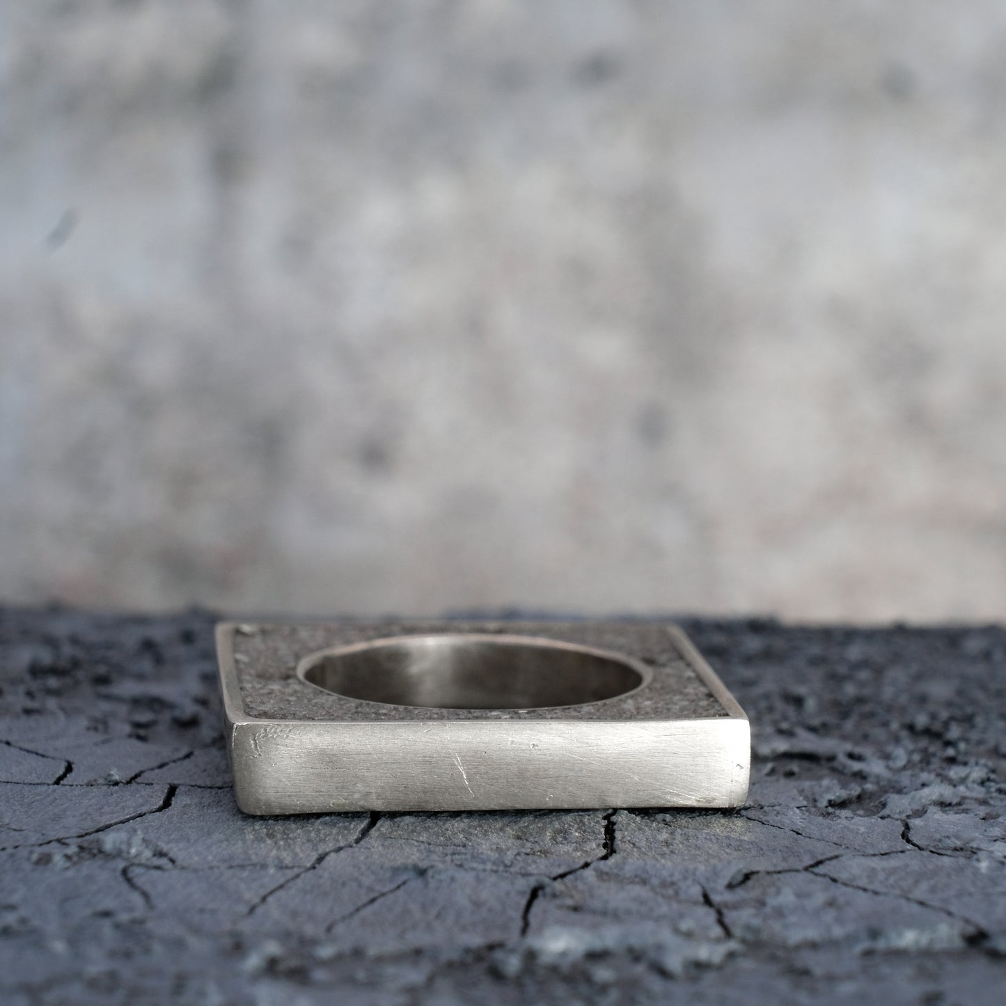 SQUARE CONCRETE RING