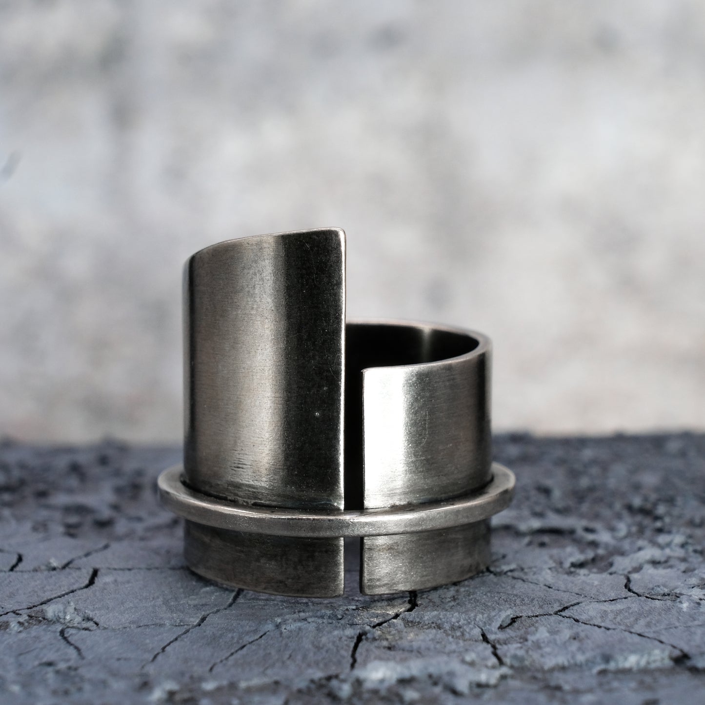 MONUMENT RING