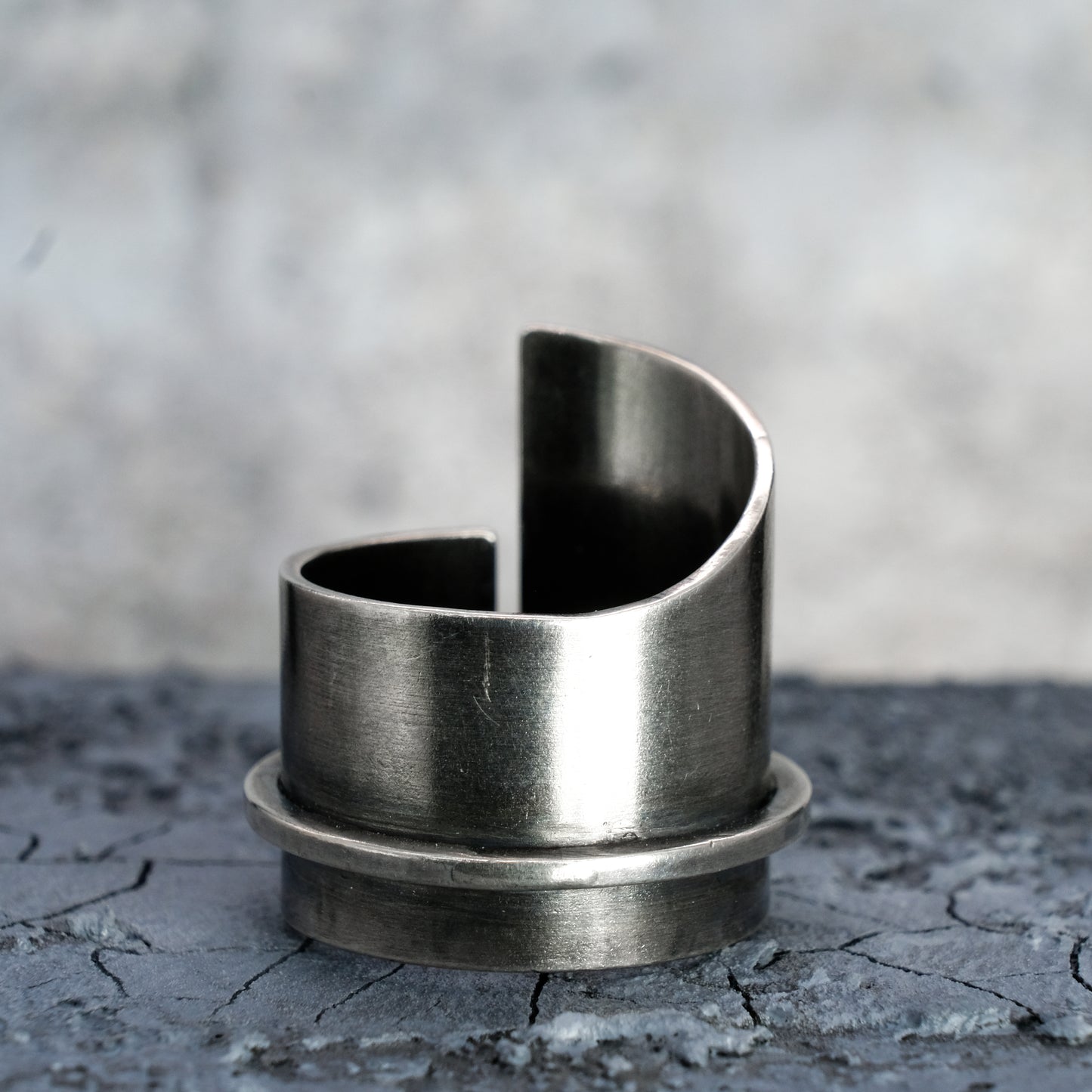MONUMENT RING