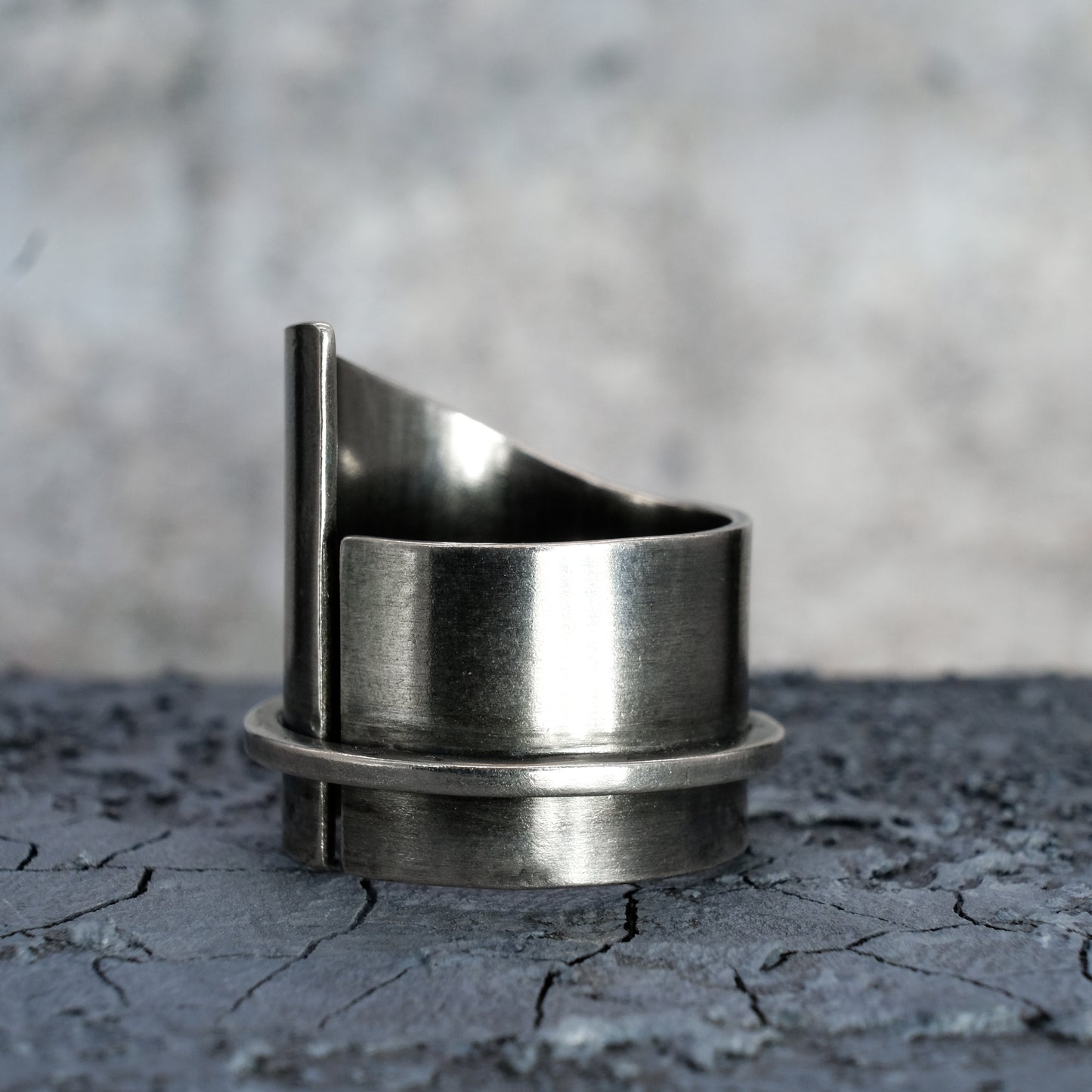 MONUMENT RING