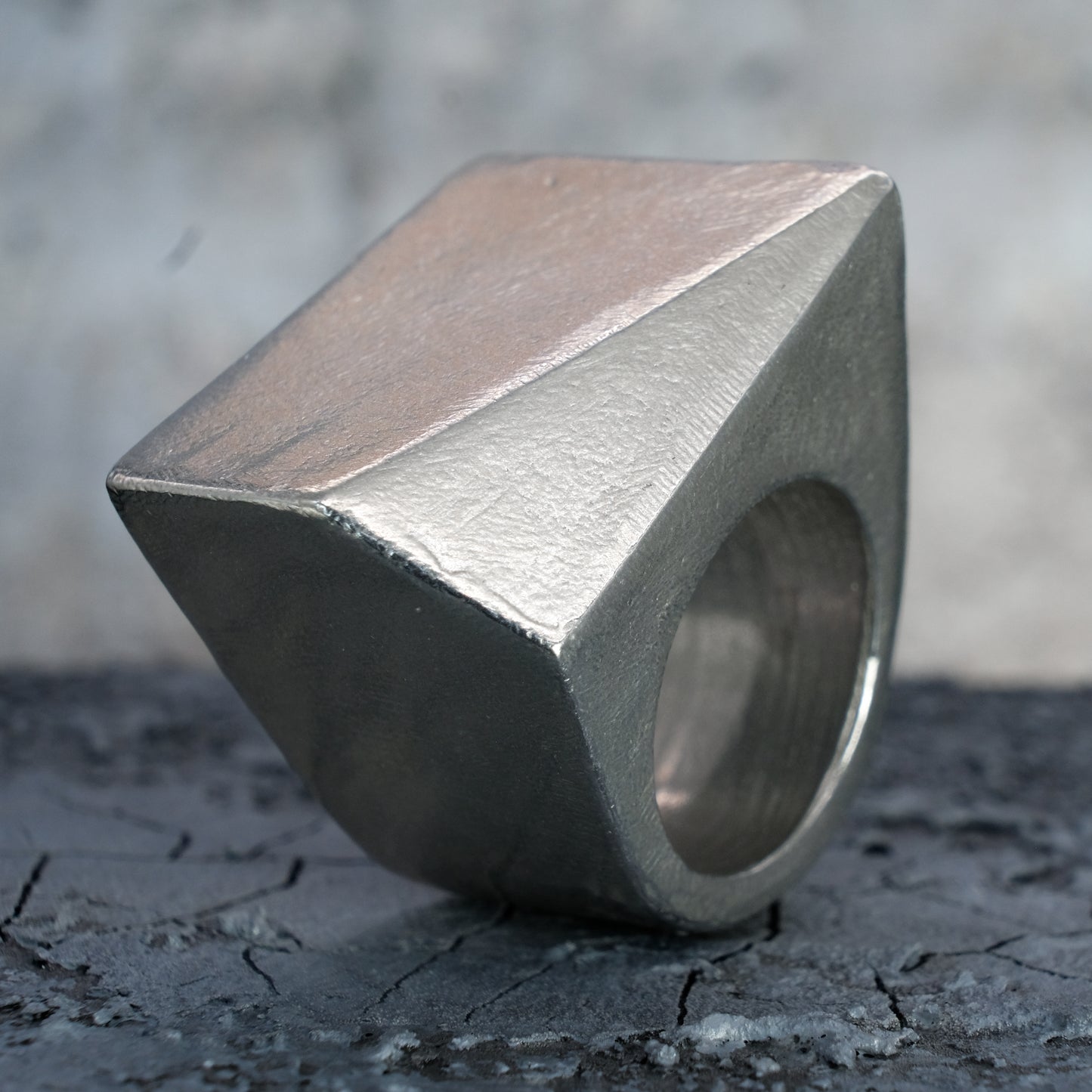MASSIVE ALUMINUM STRUCTURE RING 1