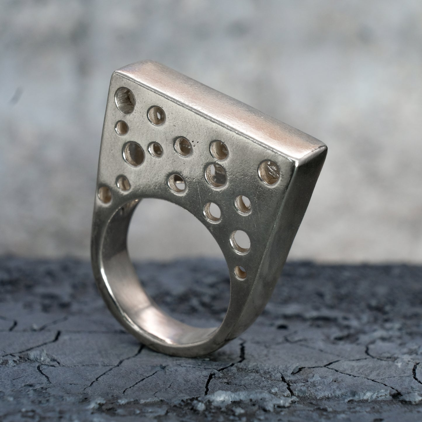 PIERCED SQUARE TOP RING