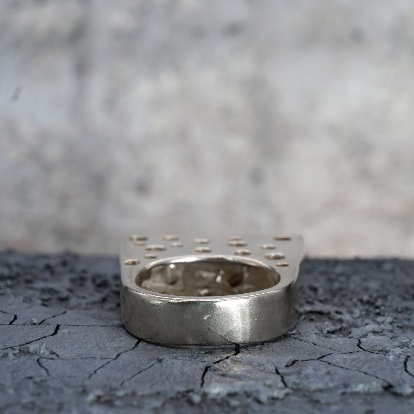 PIERCED SQUARE TOP RING