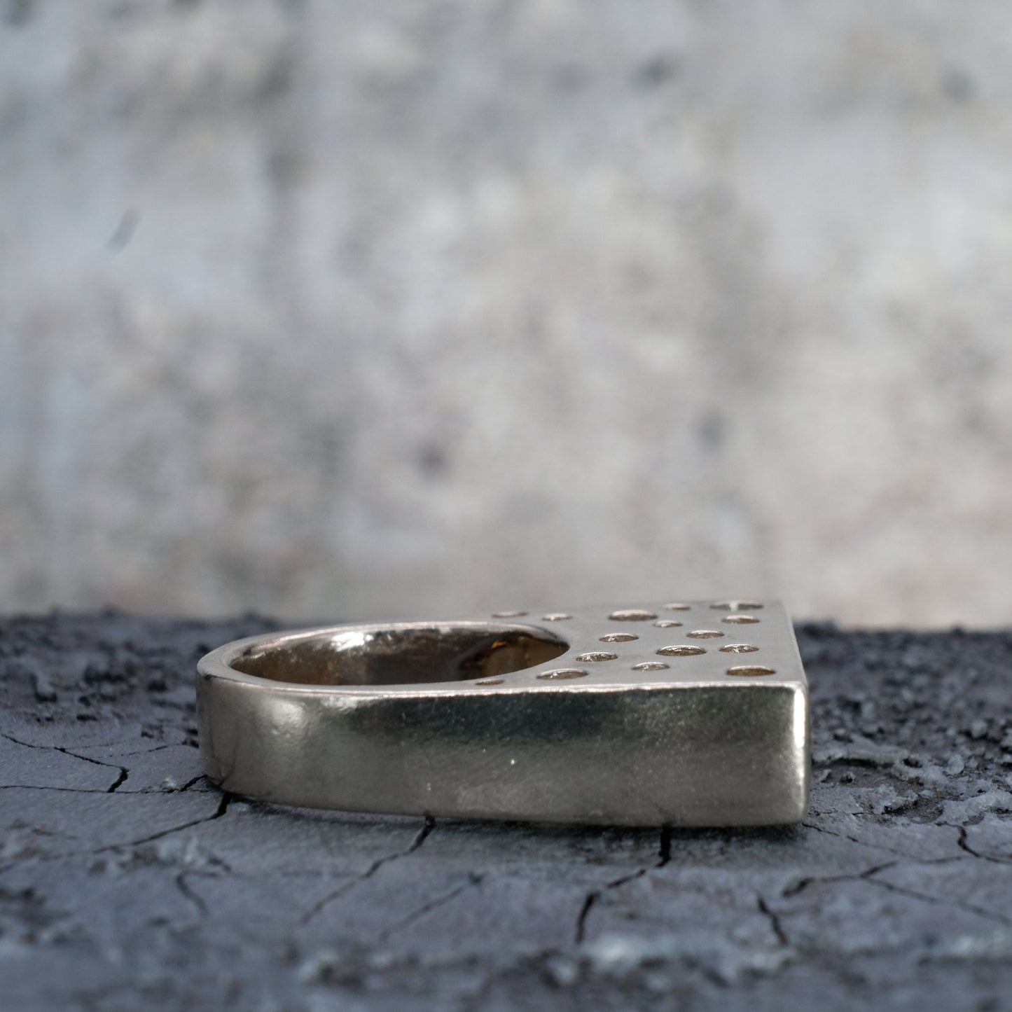 PIERCED SQUARE TOP RING