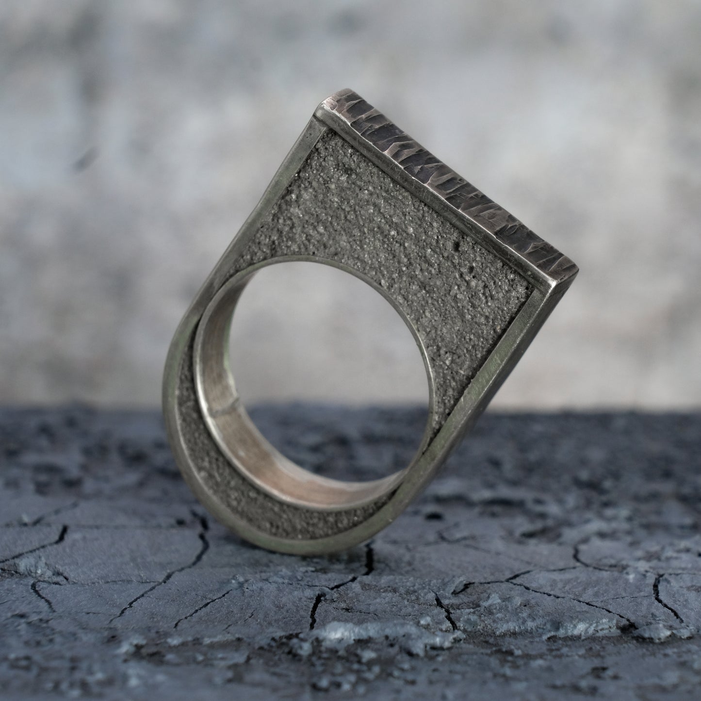 TEXTURED DOUBLE SIDED CONCRETE RING
