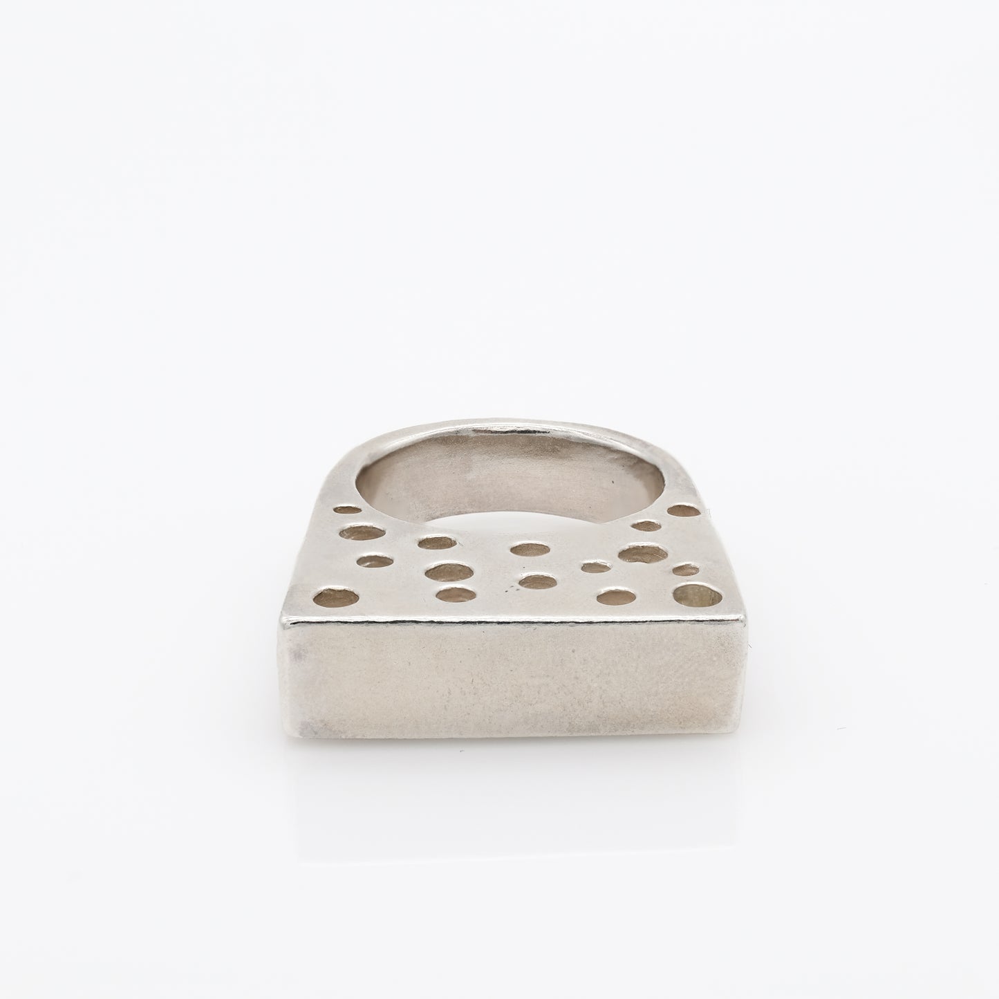 PIERCED SQUARE TOP RING