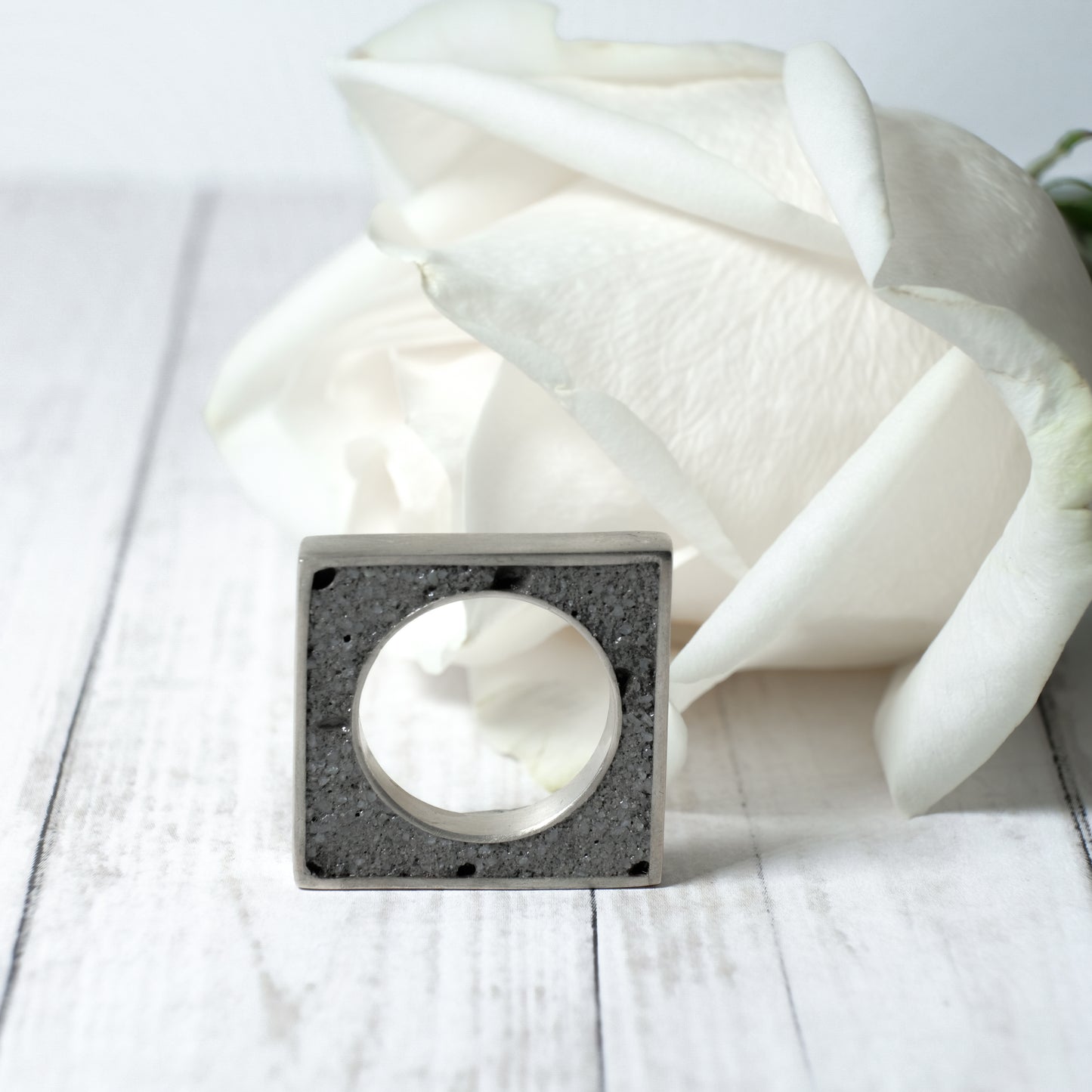 SQUARE CONCRETE RING
