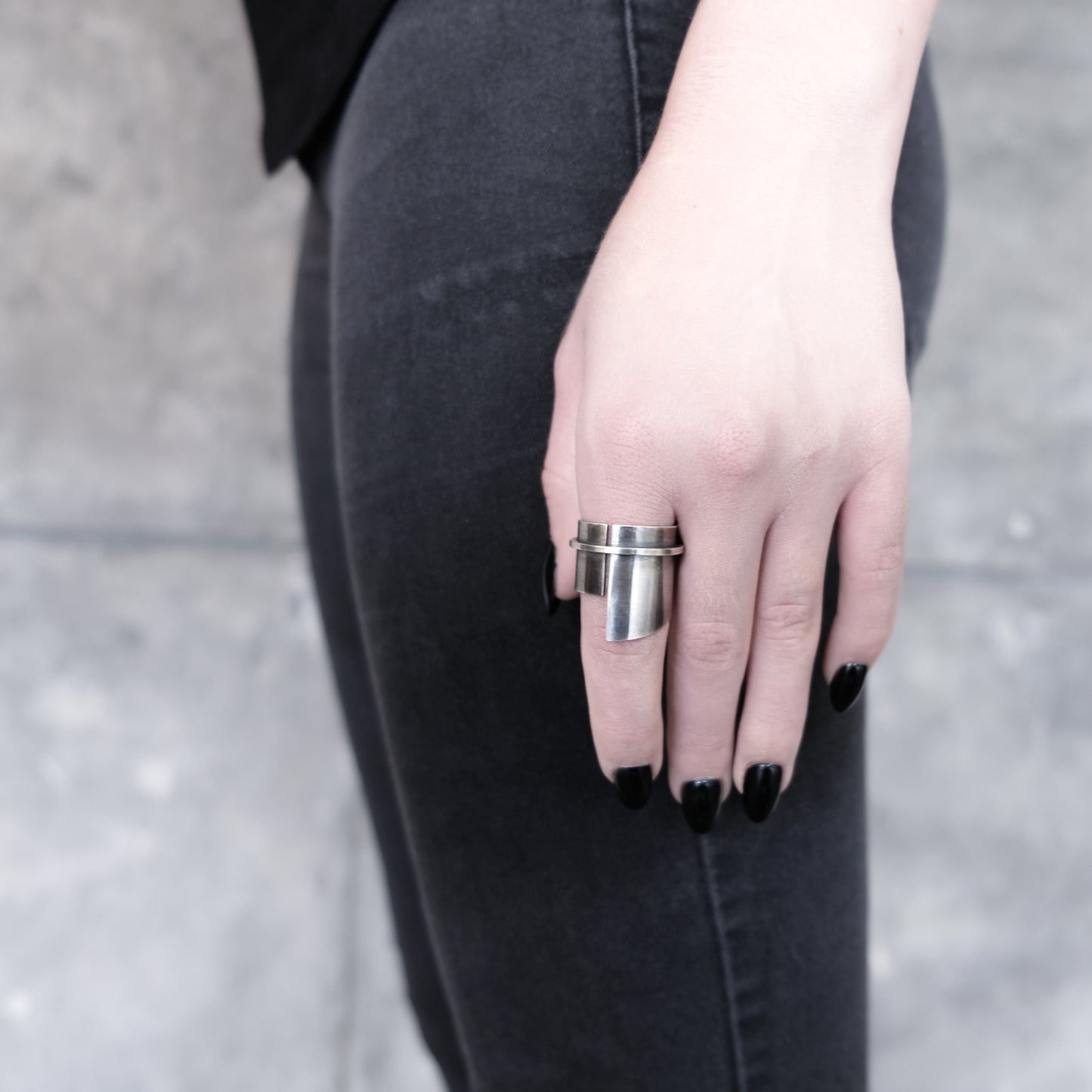 MONUMENT RING