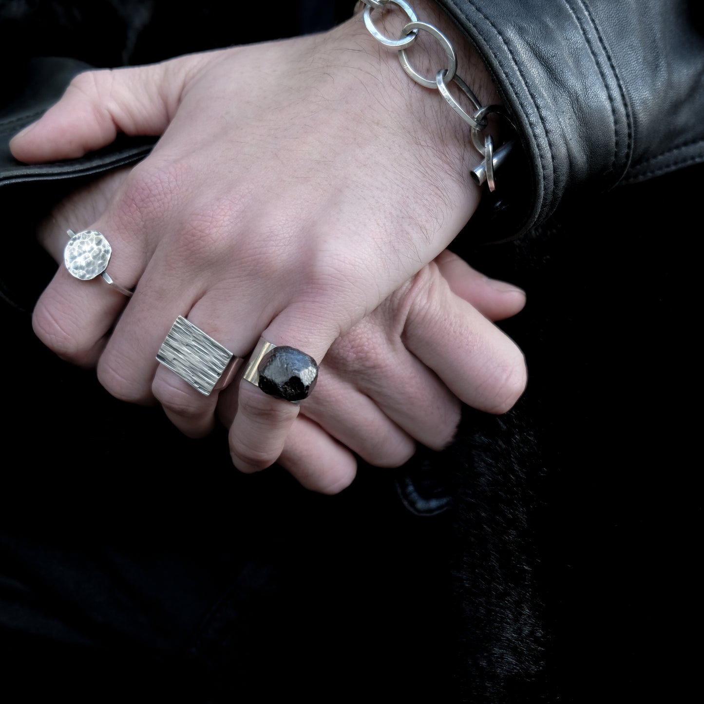 HAMMERED SIGNET RING