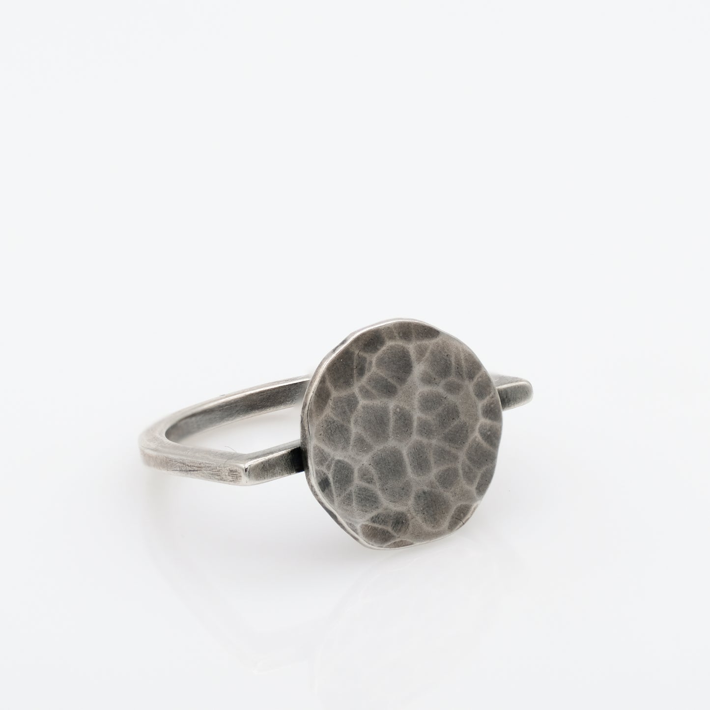 HAMMERED "D" STYLE RING