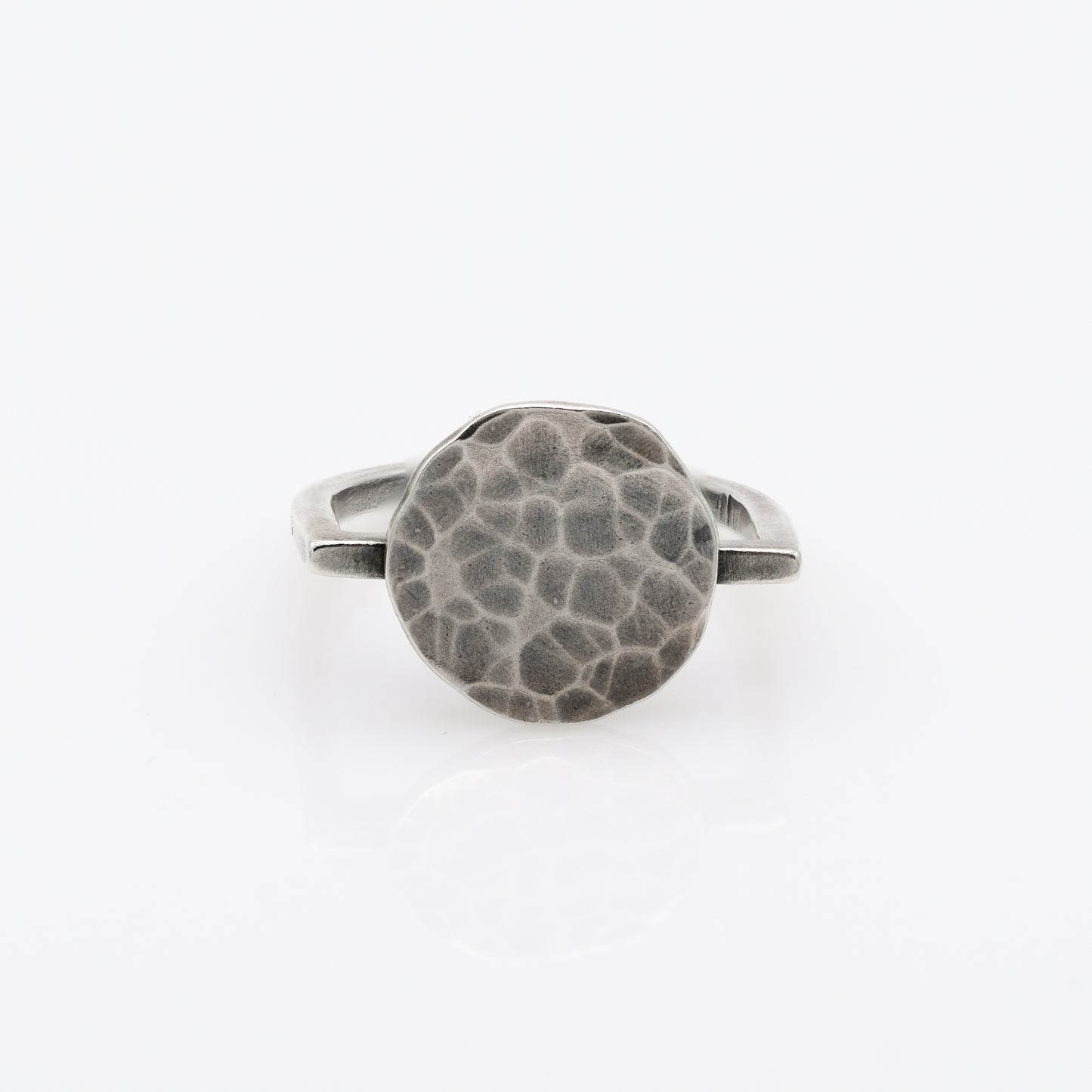 HAMMERED "D" STYLE RING