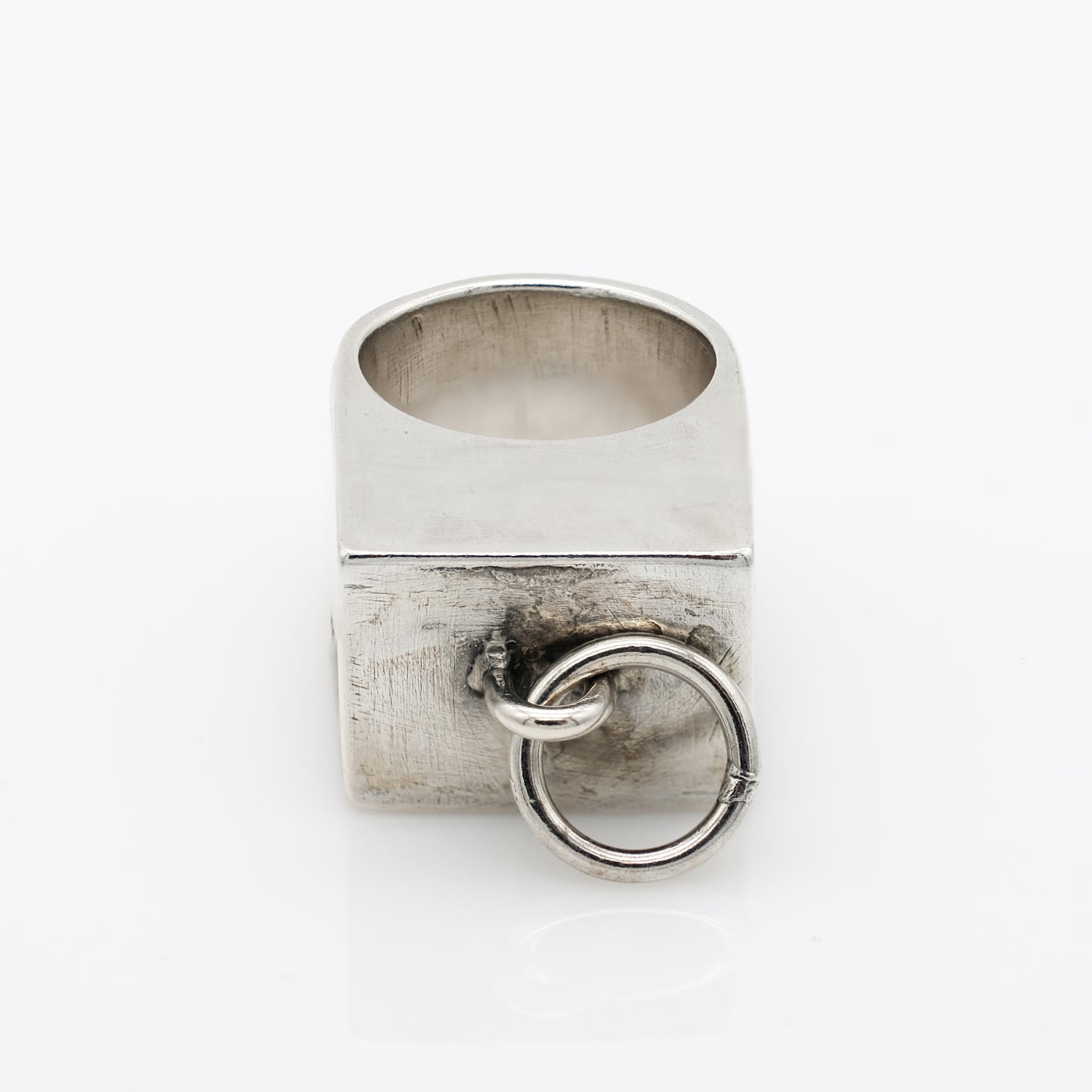 LARGE HOLLOW CAPTIVE RING