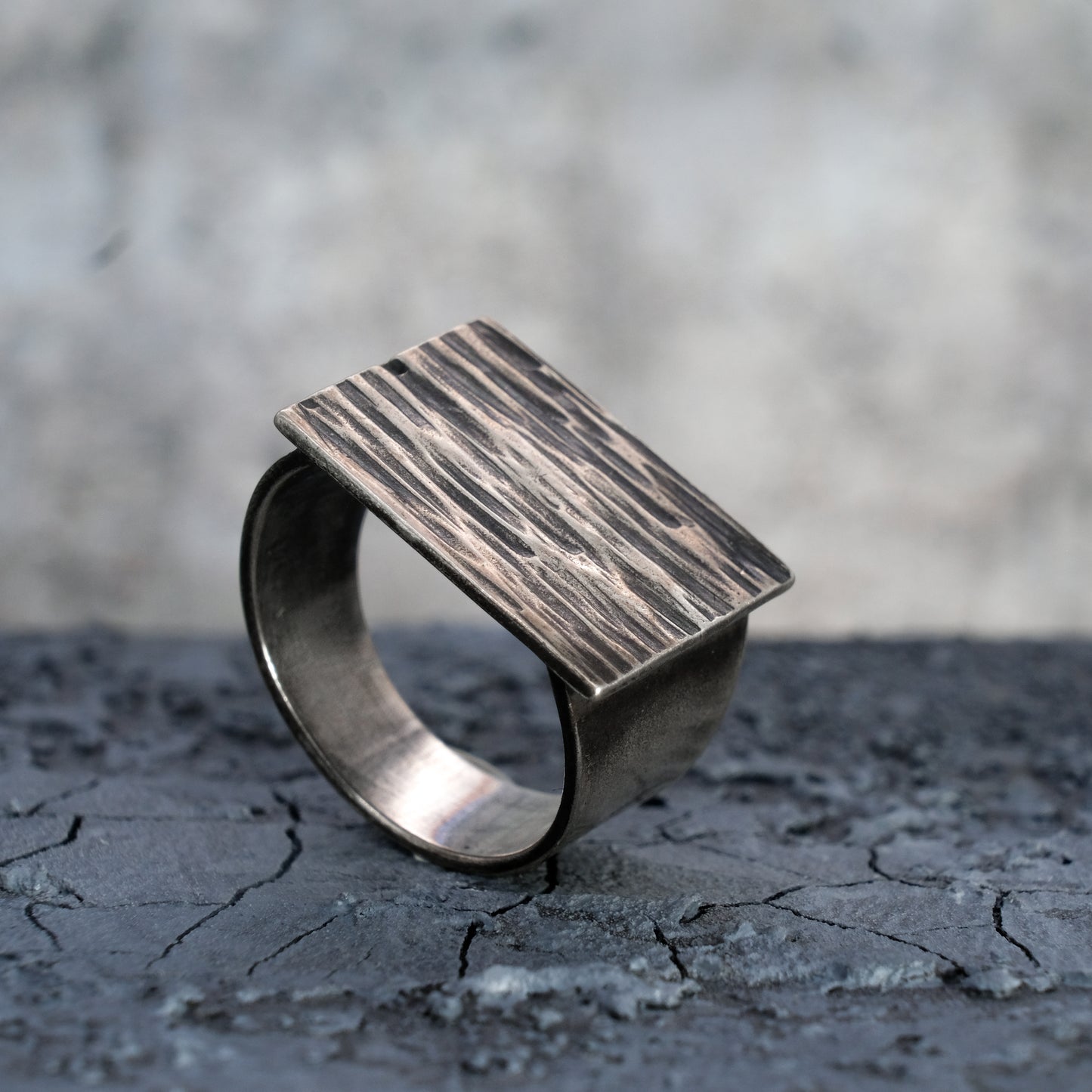 HAMMERED SIGNET RING