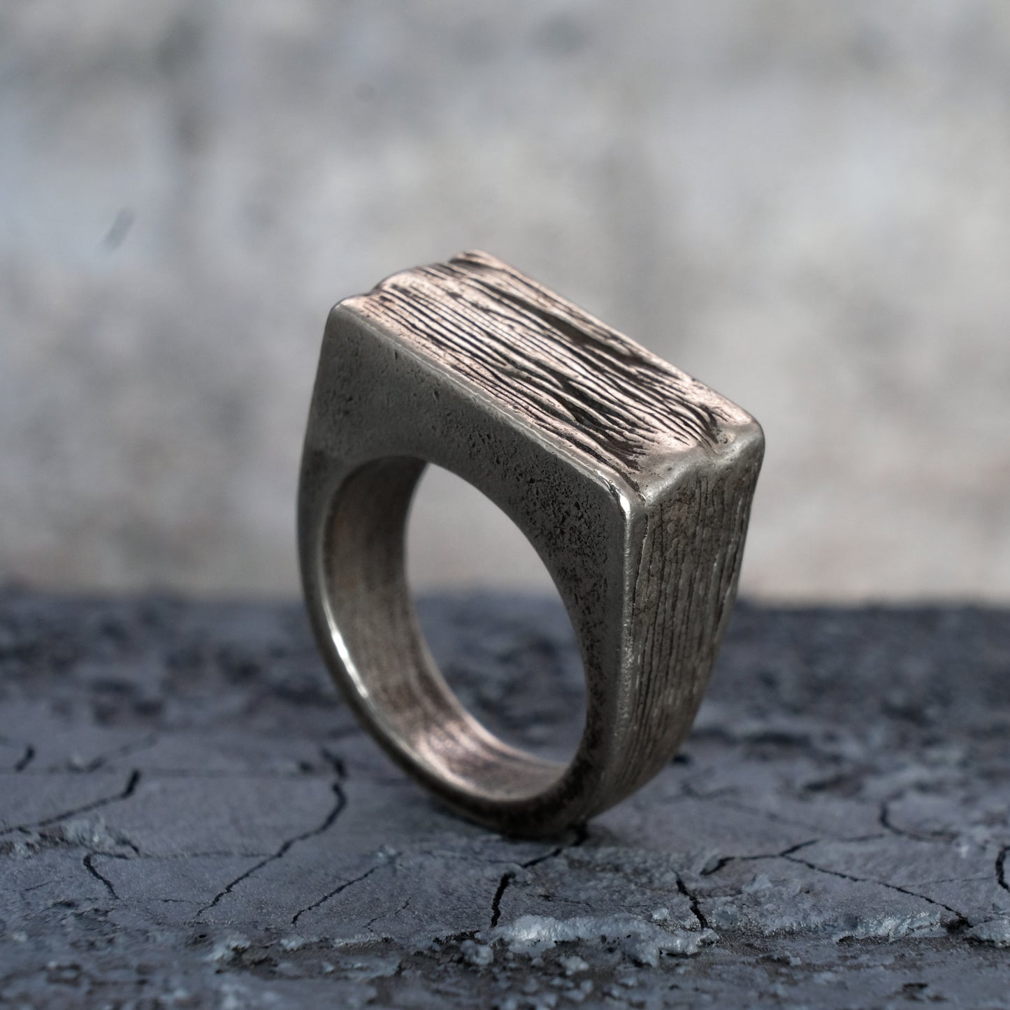 TEXTURED SIGNET RING