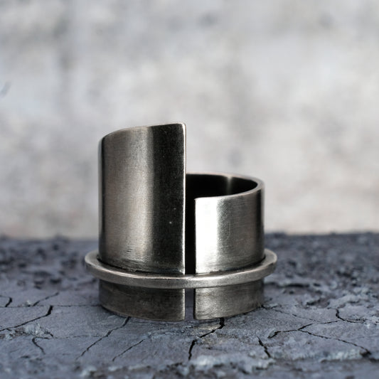 MONUMENT RING