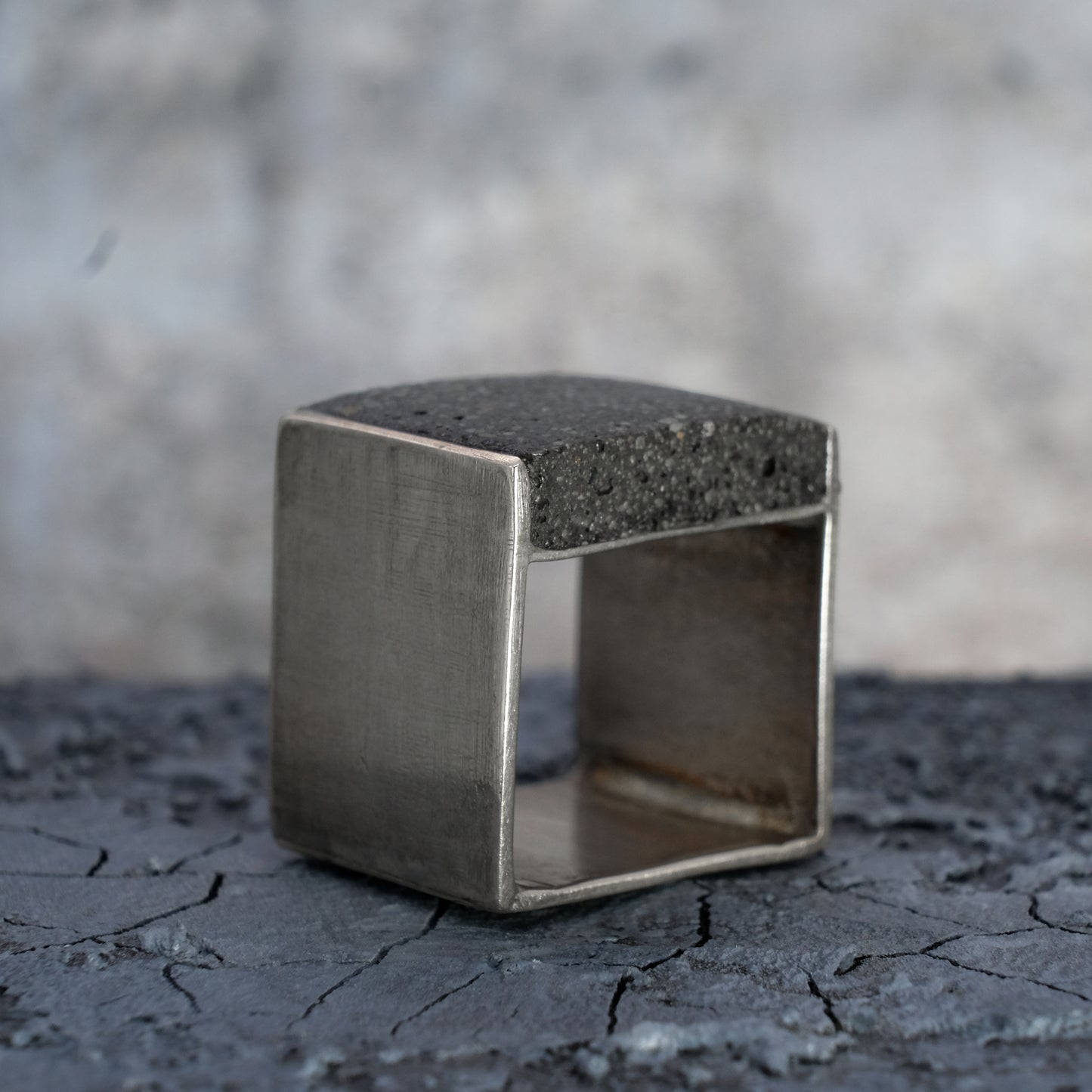 SQUARE CONCRETE RING