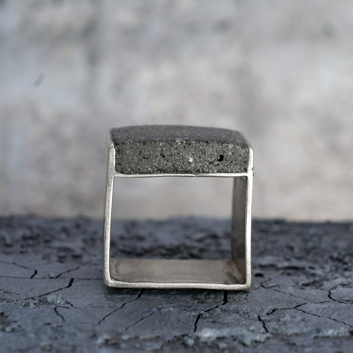 SQUARE CONCRETE RING