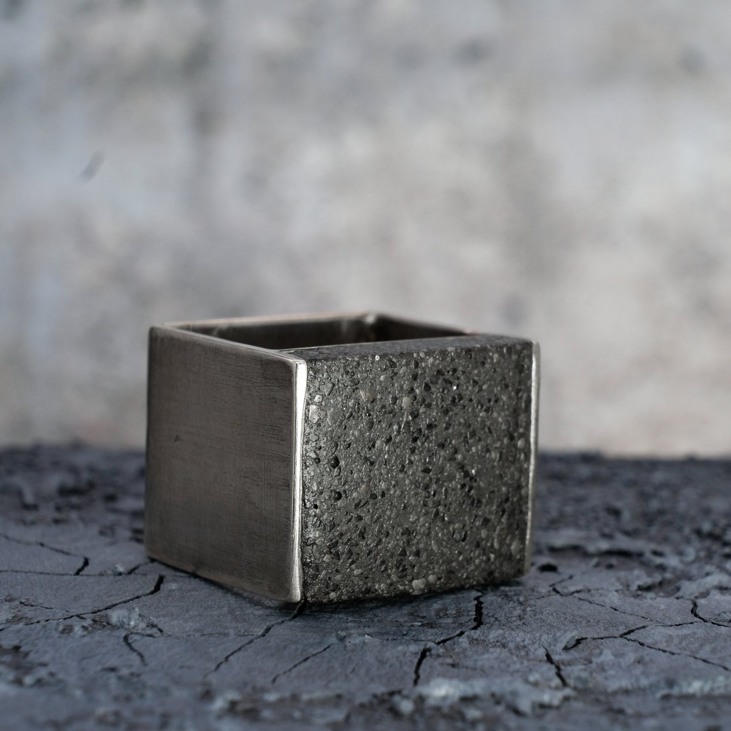 SQUARE CONCRETE RING