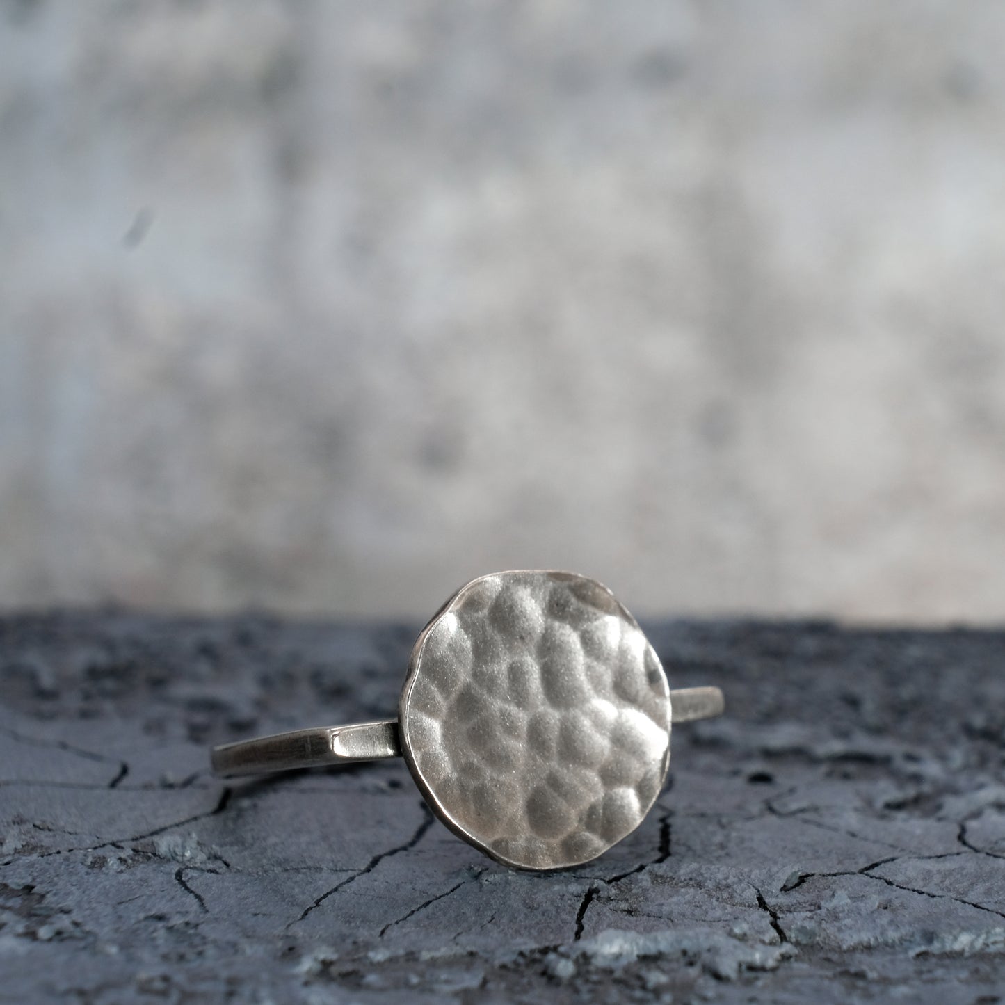 HAMMERED "D" STYLE RING