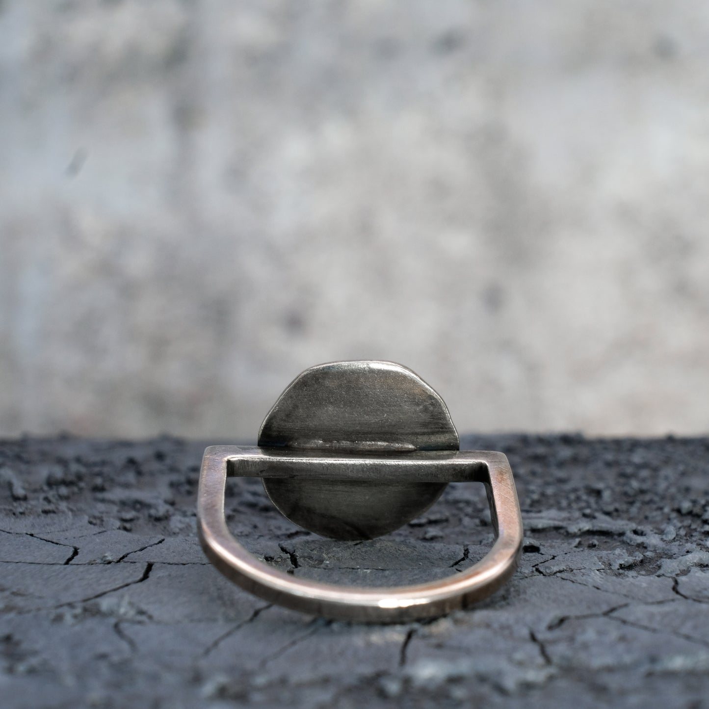 HAMMERED "D" STYLE RING