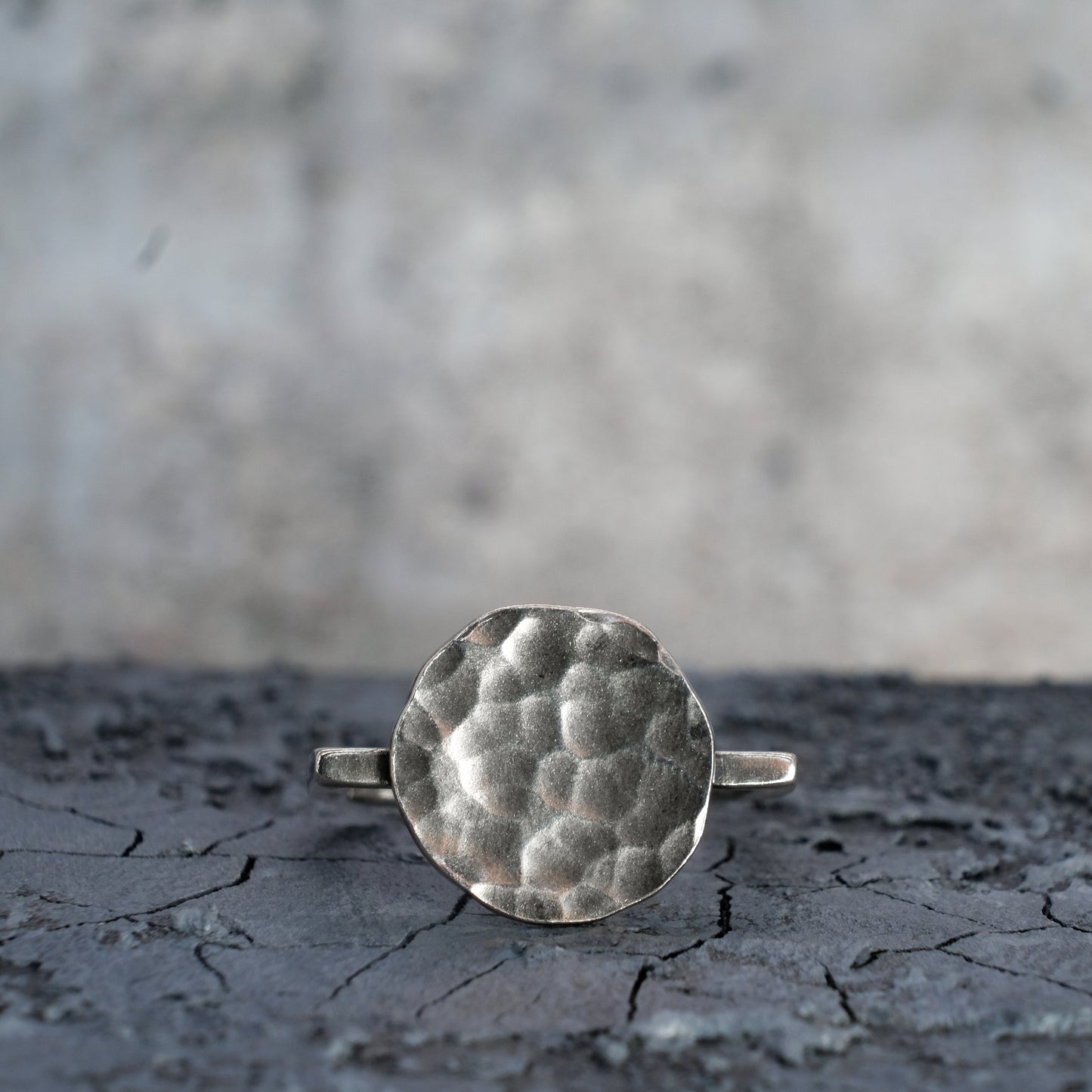 HAMMERED "D" STYLE RING