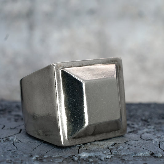 XL HEAVY STUD SIGNET RING
