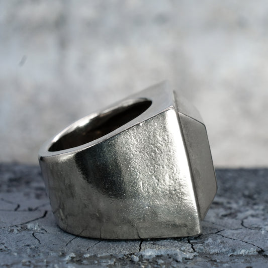 XL HEAVY STUD SIGNET RING
