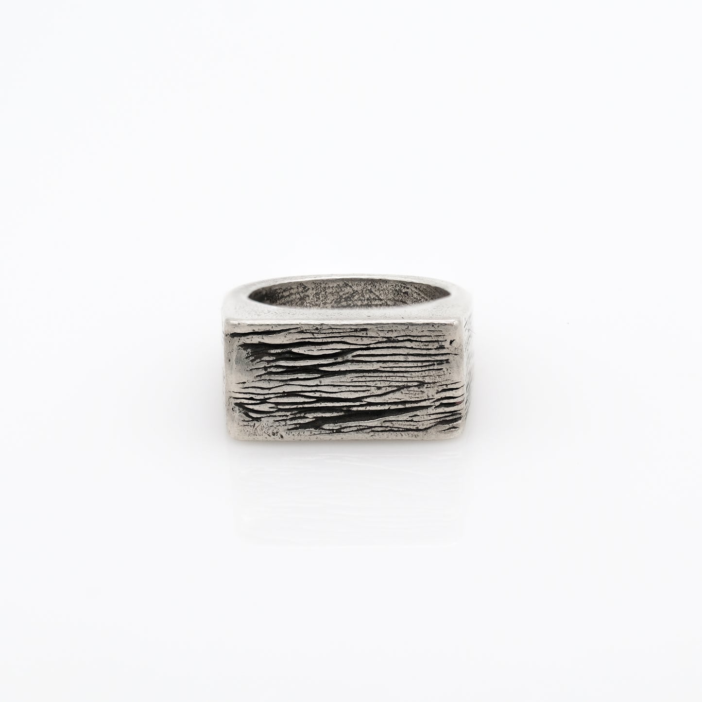 TEXTURED SIGNET RING