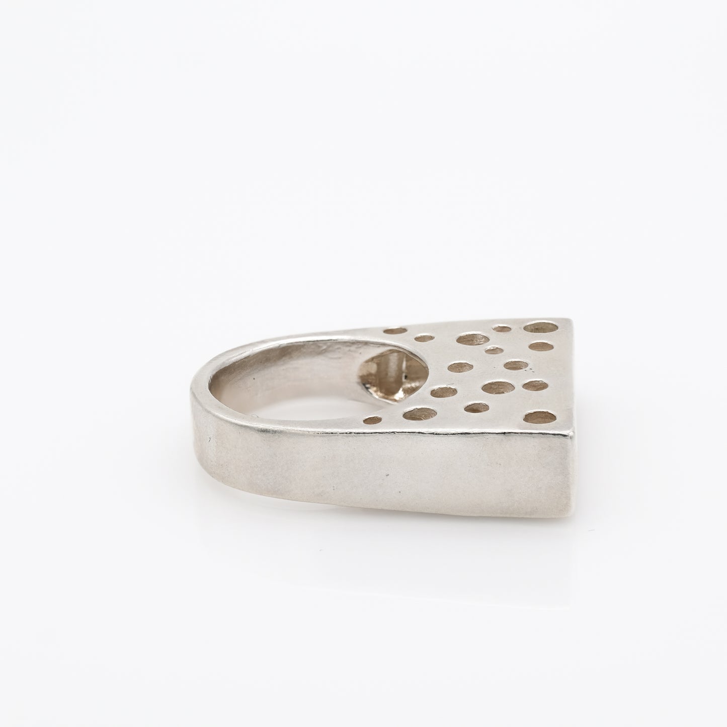 PIERCED SQUARE TOP RING
