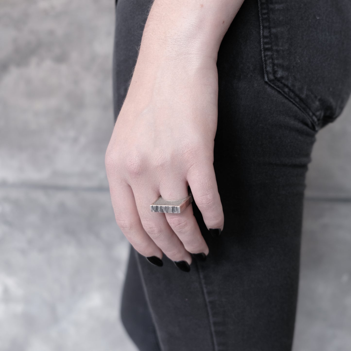 TEXTURED DOUBLE SIDED CONCRETE RING